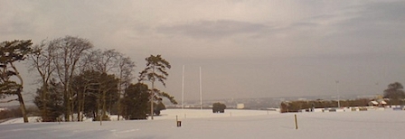 © Robert Rotifer Rugbyplatz im Schnee